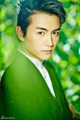 组图：陈晓【演员】帅气写真 背景清新造型复古