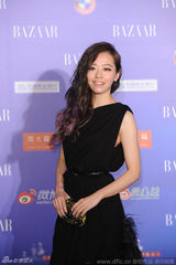 【星装对对碰vol.003】张靓颖羽毛裙撞衫陈慧琳