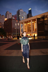 组图：蒋梦婕素雅潮服镂空装尽显女人味