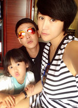 组图：霍思燕热吻老公惊呆儿子 谢娜喊张杰男神