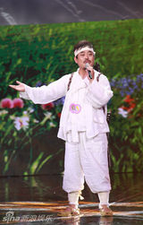 组图：央视争奇斗艳各少数民族选手齐献艺