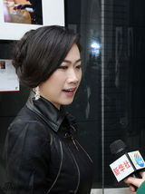 组图：芙蓉姐姐接受新华社专访 知性装扮尽显干练