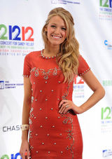 组图：飓风赈灾演唱会 高贵凯蒂PK美艳布莱克