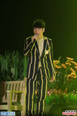 组图：杨千嬅携三后辈开唱 丁子高携儿子捧场