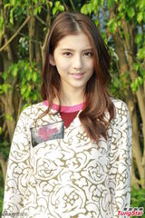 组图：吴千语亮相电影宣传 笑容优雅长腿性感