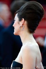 组图：《血缘》首映 歌迪亚霸气长裙艳压群芳