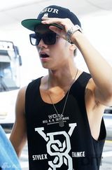 组图：2AM郑珍云TEEN TOP现身机场赴美公演