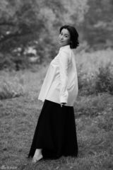 组图：丁柳元黑白写真 知性甜美展文艺范儿