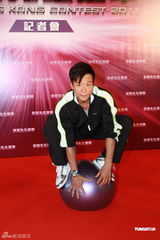组图：2011香港先生开始报名 司仪吕慧仪亲近男色
