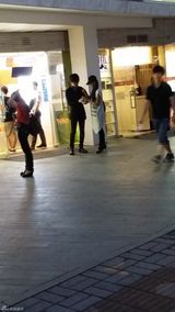 组图：玖月奇迹环腰耳语似热恋 同逛婚纱店