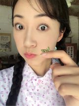 组图：韩雪与螳螂合影表情夸张 疑似模仿范冰冰