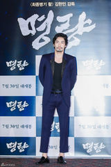 组图：崔岷植李贞贤亮相《鸣梁》试映会