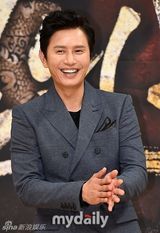 组图：《秘密之门》发布会 韩石圭等低调亮相