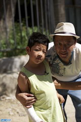 组图：亲子真人秀星爸萌娃PK 呆萌奥莉虏获人心