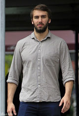 组图：“赫敏”艾玛携新男友亮相 衬衣低开霸气