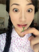 组图：韩雪与螳螂合影表情夸张 疑似模仿范冰冰