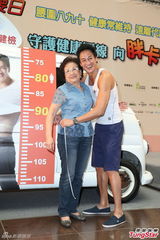 组图：何润东一身好肌肉却单身 老爸下达结婚令