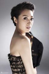 组图：范志博时尚大片曝光 霸炫酷冷女总裁上身