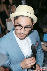 组图：谢婷婷参加酒会 林德信自称打扮像德普