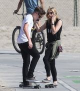 组图：贝克汉姆15岁长子女友靓照 美艳动人如仙子