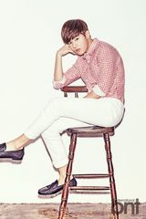 组图：帝国之子展熟男魅力 散发夏日香气