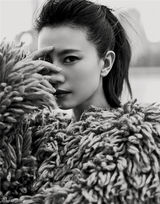 组图：高圆圆黑白灰大片 极简演绎纯美质感