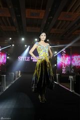 组图：杨恭如耿乐等众星盛装出席时尚盛典