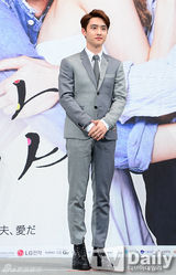 组图：孔孝真腿伤引注目 赵寅成温柔搀扶