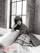 组图：胡杏儿黑白复古大片 玩转性感混搭风