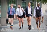 组图：英国猛男穿齐蛋超短裤上街惊呆路人