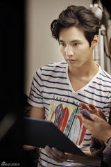 组图：元斌登时尚杂志 迷人绅士显儒雅