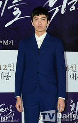 组图：李民基李泰林等出席《为了皇帝》试映会