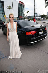 组图：《唐顿庄园》女仆琼安-弗洛加特现身