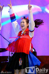 组图：韩星孙艺珍刘在石珉豪等为国足加油