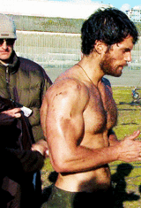 组图：《蝙蝠侠大战超人》超人片场照 肌肉醉人