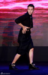 组图：华谊兄弟成立星影联盟 Tfboys陈伟霆助阵