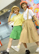 组图：日本双胞胎模特走红 面孔精致似洋娃娃