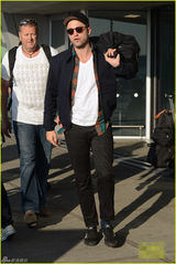 组图：罗伯特-帕丁森现身 黑超遮面帅气有型