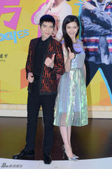 组图：萧敬腾《大宅男》首映 拍摄时雨就没停过