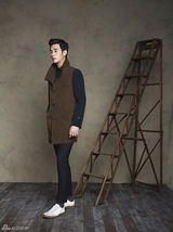 组图：金秀贤新写真 冷峻表情再现外星都教授