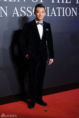 组图：郑恺黄觉林保怡阚清子助阵GQ红毯星光足