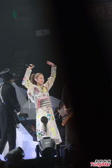 组图：看王菀之演唱会72变！泳装透视钢管舞