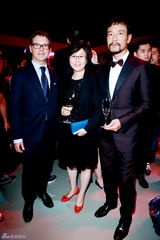 组图：廖凡上海出席艺术展  西装笔挺深沉内敛