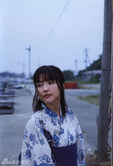 组图：真野惠里菜穿浴衣古典优雅 姿态清纯可爱