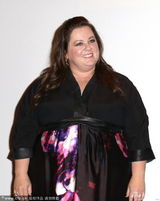 组图：女神娜奥米-沃茨金发美艳 真空挺八字奶