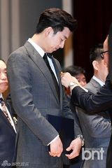 组图：河智苑孔侑出席纳税活动 获总统表彰