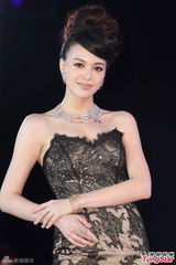 组图：张榕容产后复出身材火辣 带小孩如鱼得水