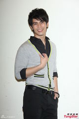 组图：泰剧小生Son自认小王力宏 台湾拥抱粉丝