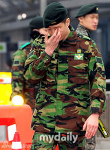 组图：韩国演员李东健结束兵役正式回归演艺圈