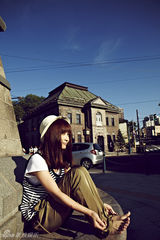 组图：姚笛日本街头写真曝真性情